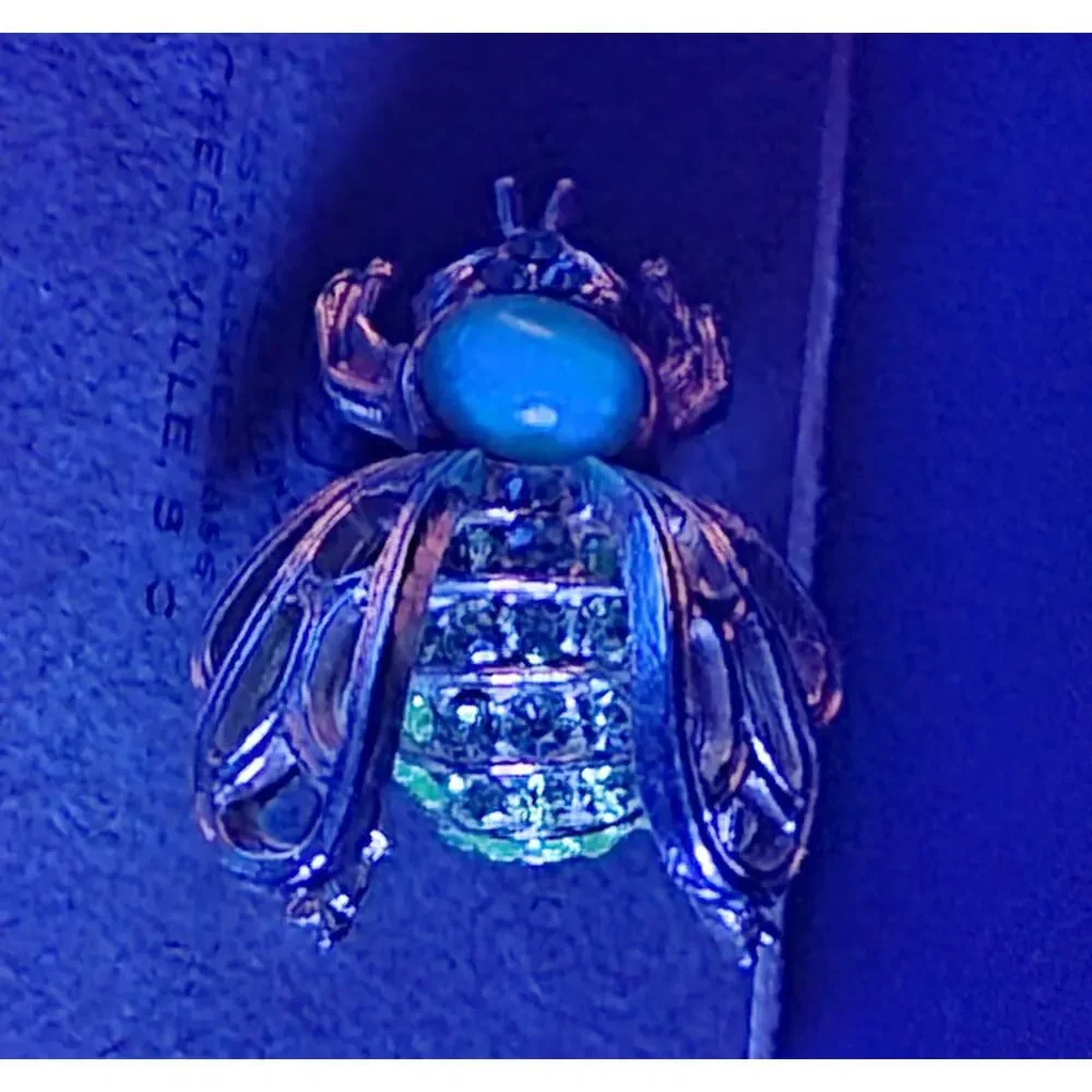 Uranium Glass Bee Figurine Under UV Unmarked Vintage